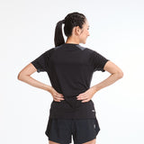 Hiệu suất Bộ sưu tập đi bộ động: Tee tay áo ngắn